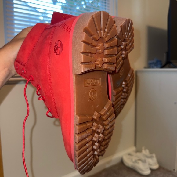 Red Timberlands new without box size 7 men size 8.5 women - Picture 5 of 6